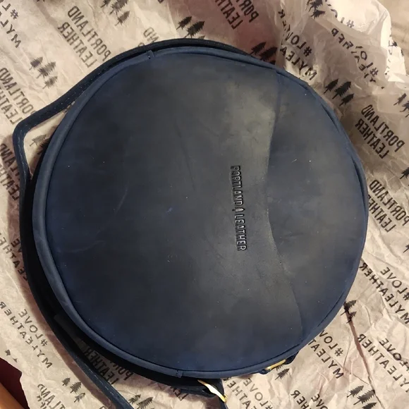 NEW Portland Leather Circle Crossbody - Picture 5 of 9